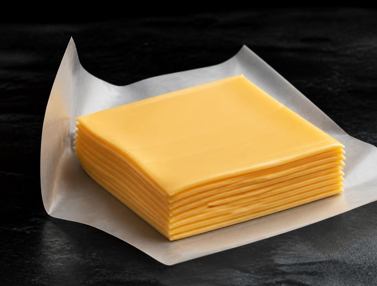 Foodservice sliced cheese for deli counters and sandwich lines
